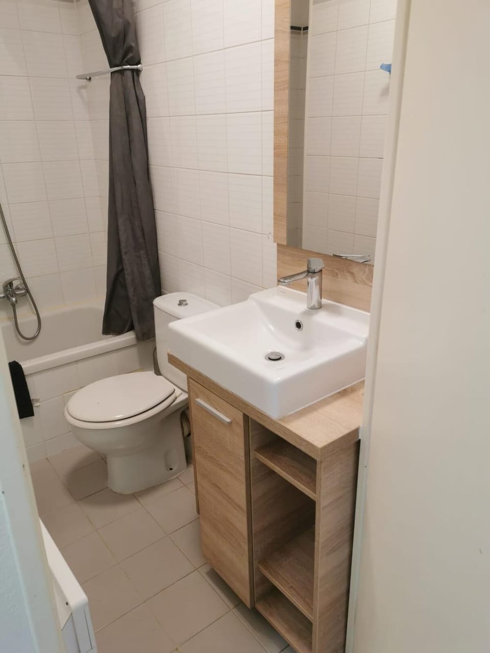 Shower, Toilet, Bath, towels