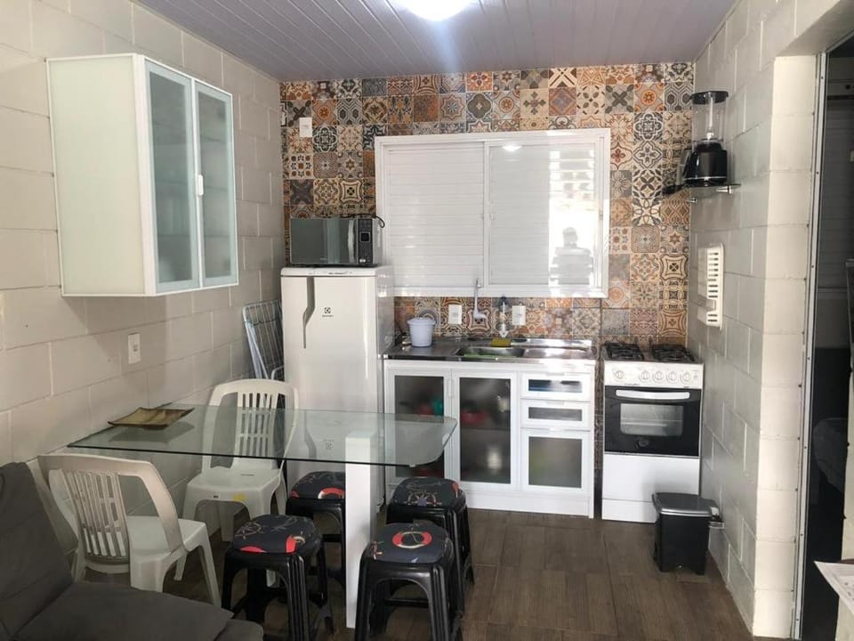Kitchen or kitchenette, Dining area, oven, pet friendly, stove