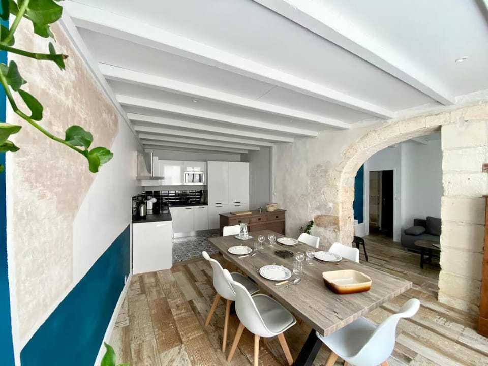 Kitchen or kitchenette, Living room, Dining area