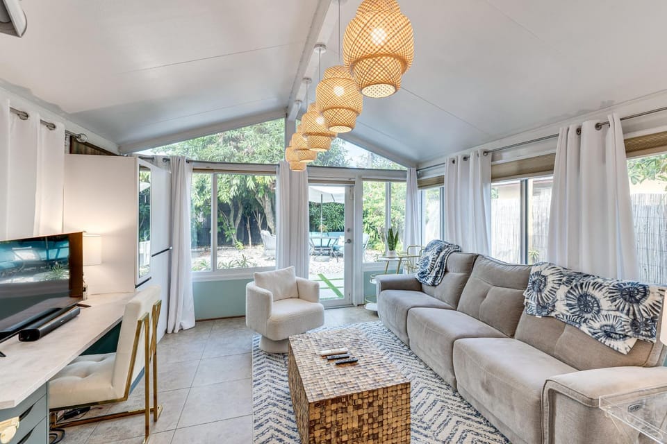 Coastal Home Near Palm Beach: Patio + Beach Gear! House in West Palm Beach