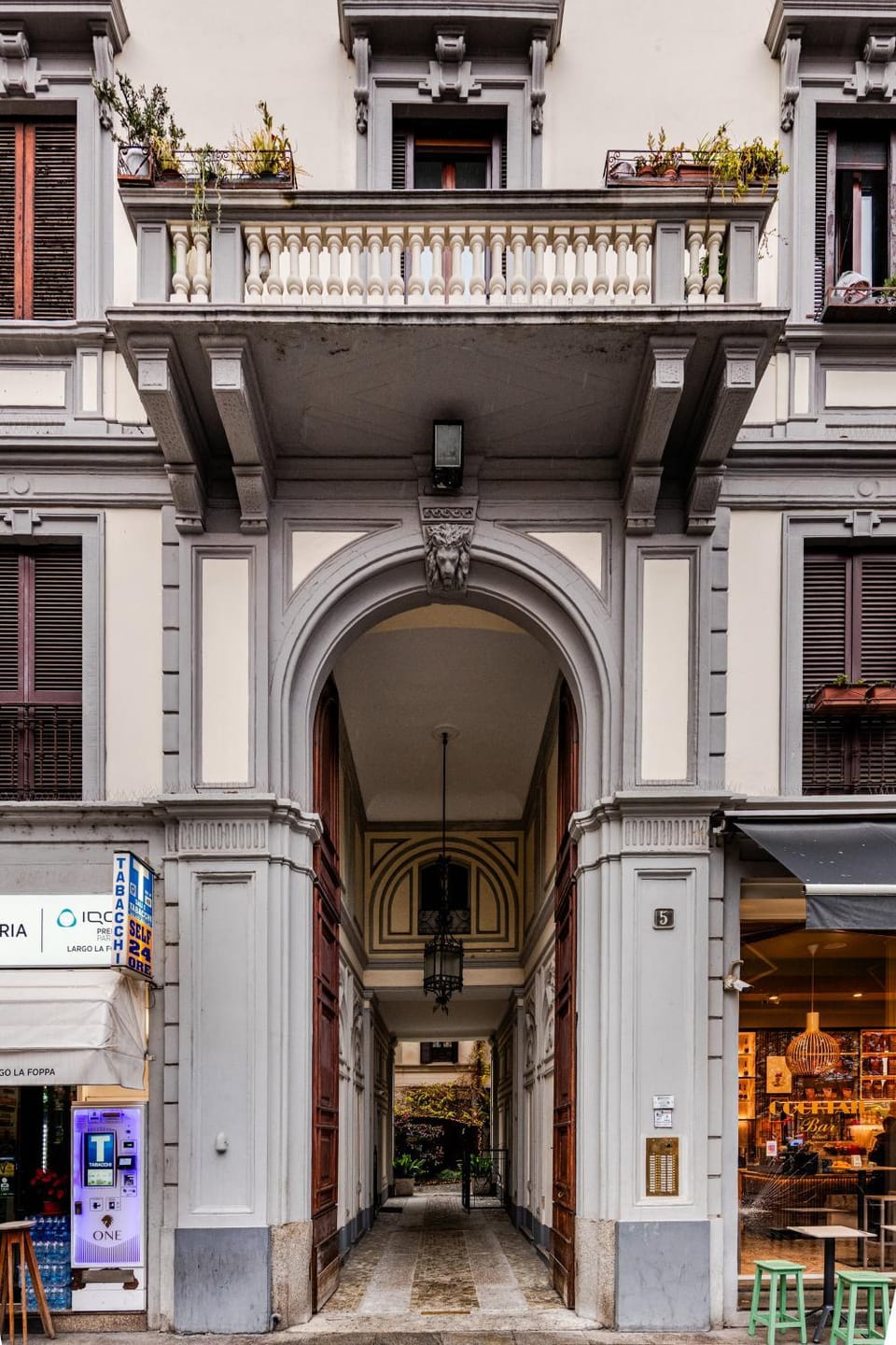 Facade/entrance