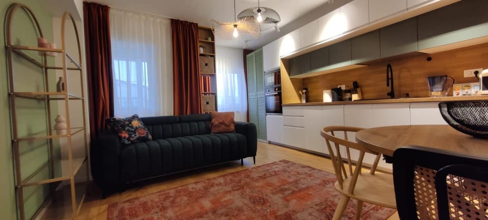 Warm & chic designer apartment in the South Apartment in Bucharest
