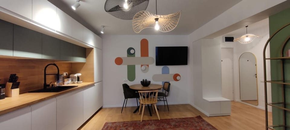 Warm & chic designer apartment in the South Apartment in Bucharest
