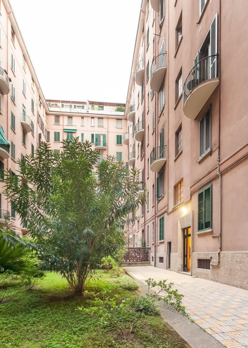Large apartment near the Central Station Apartment in Milan