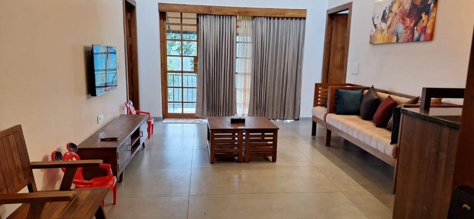 Serene Slopes House in Kerala