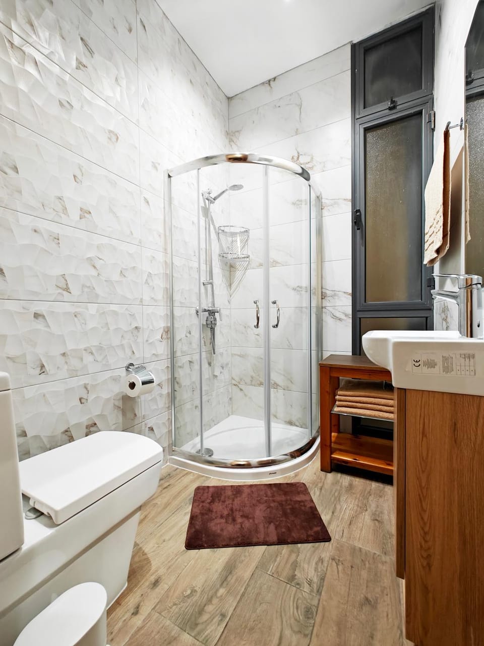 Shower, Toilet, Bathroom, towels