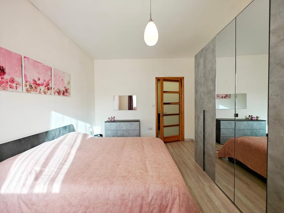 Bedroom, wardrobe