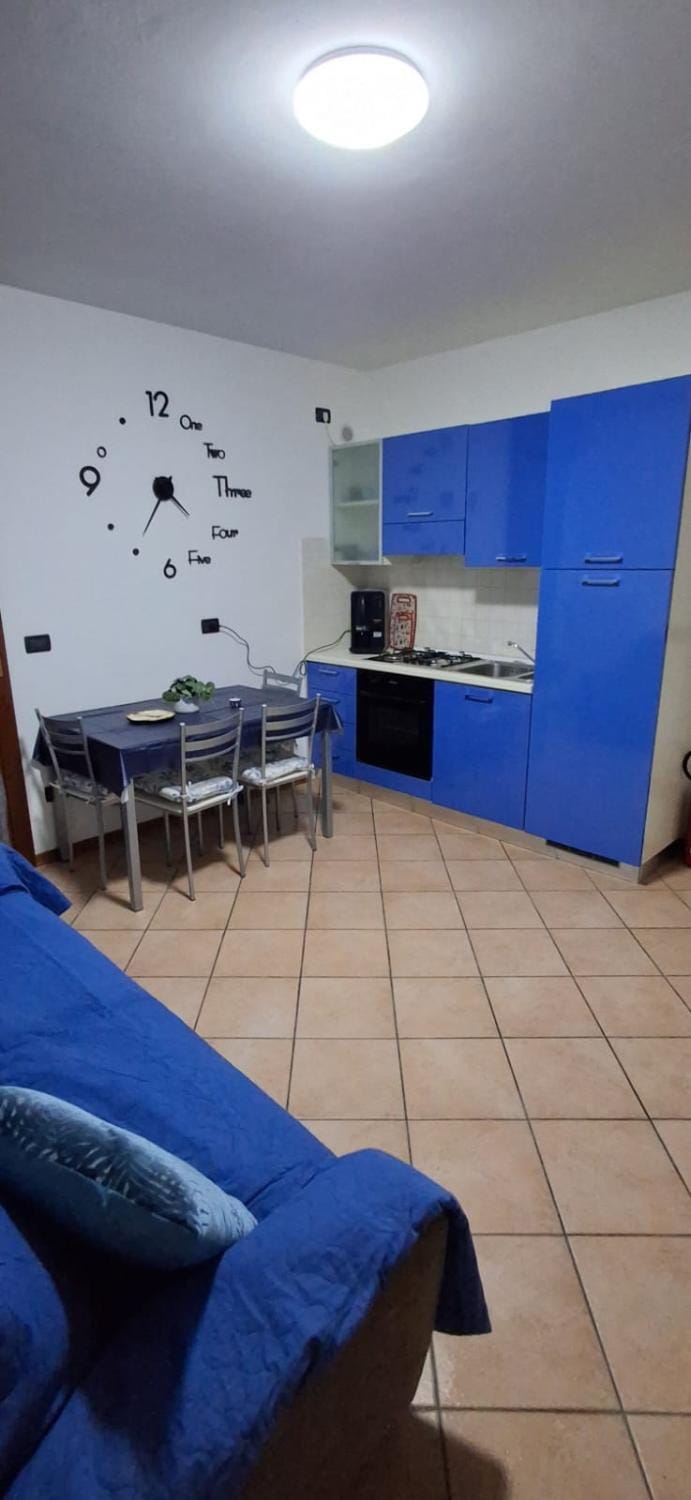 Kitchen or kitchenette, Seating area, Dining area, stove