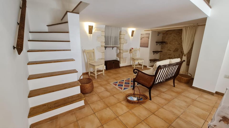 Mattinata, antico pianoterra ristrutturato in pieno centro storico House in Mattinata