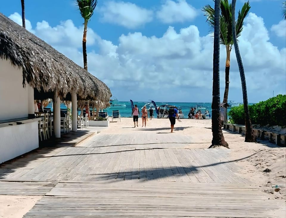 Day, Natural landscape, Activities, Beach, group of guests