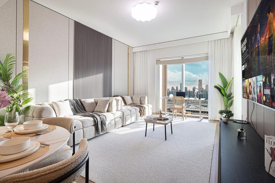 Modern 2BR, Burj & Fountains View, Dubai Mall 2 Minutes Walk Apartment in Dubai