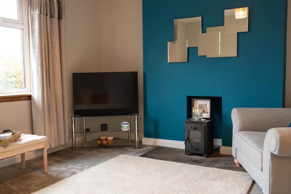 Communal lounge/ TV room, TV and multimedia, Living room