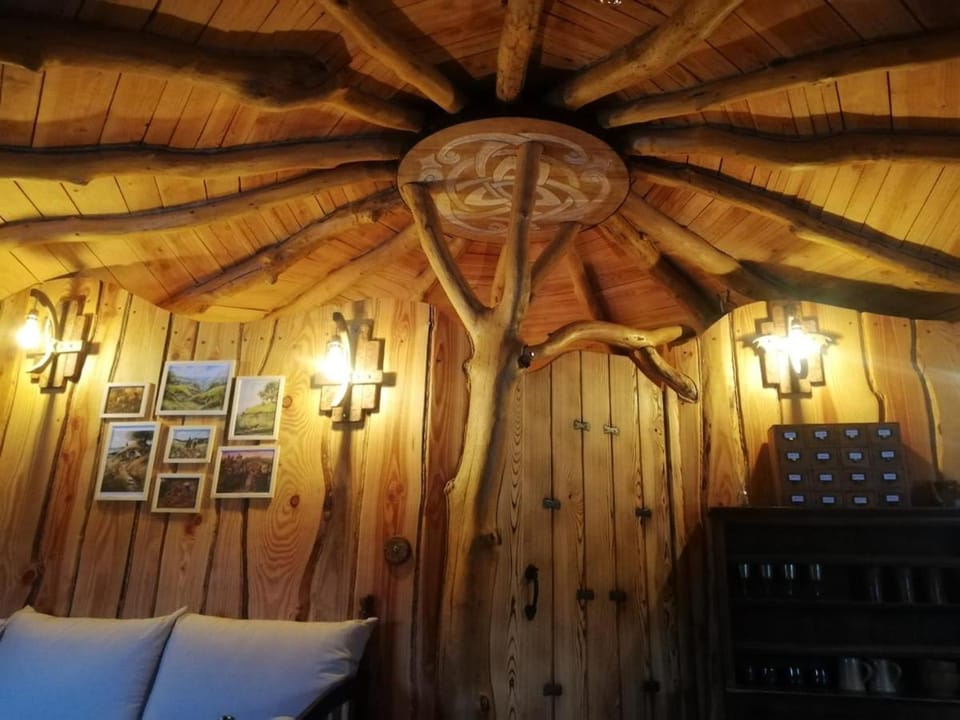 Cabane de Hobbit insolite proche Futuroscope - Le Coteau des Fadets House in Nouvelle-Aquitaine