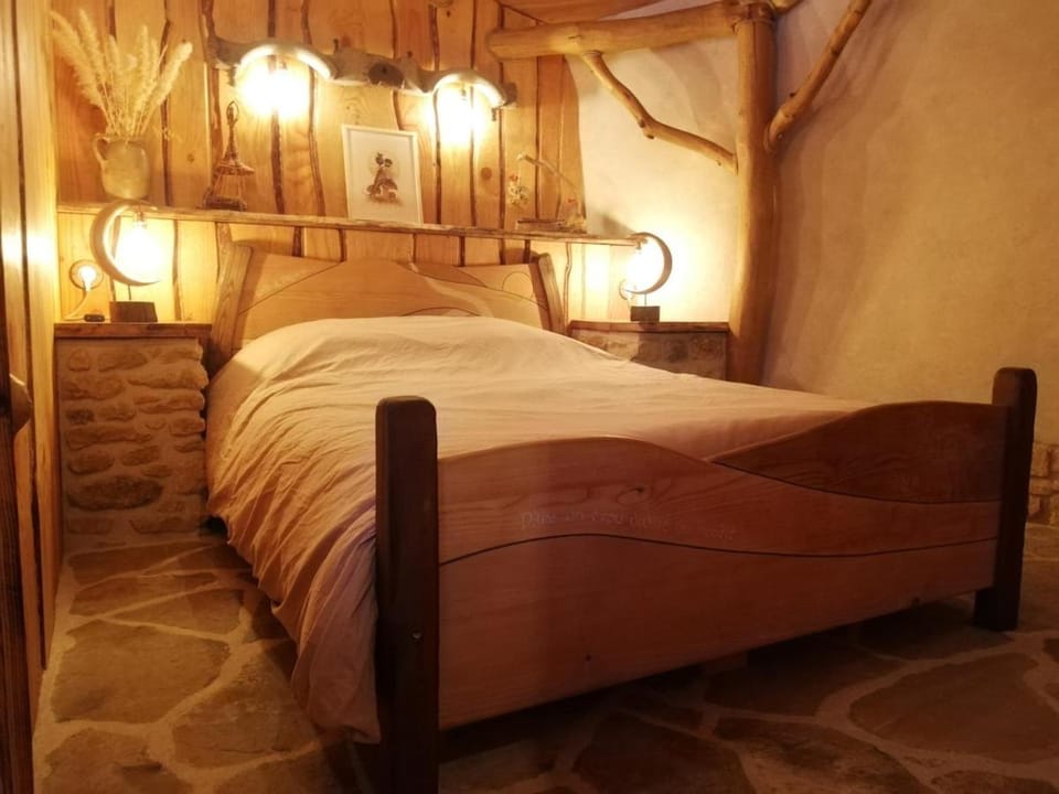 Cabane de Hobbit insolite proche Futuroscope - Le Coteau des Fadets House in Nouvelle-Aquitaine