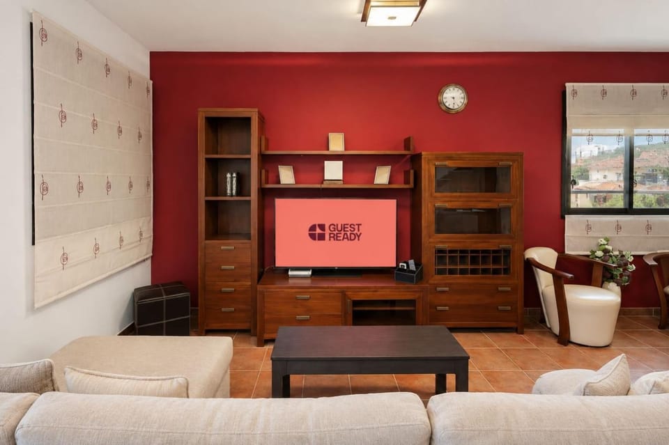 GuestReady - Villa Datana with Pool Bed and Breakfast in Comarca Sur