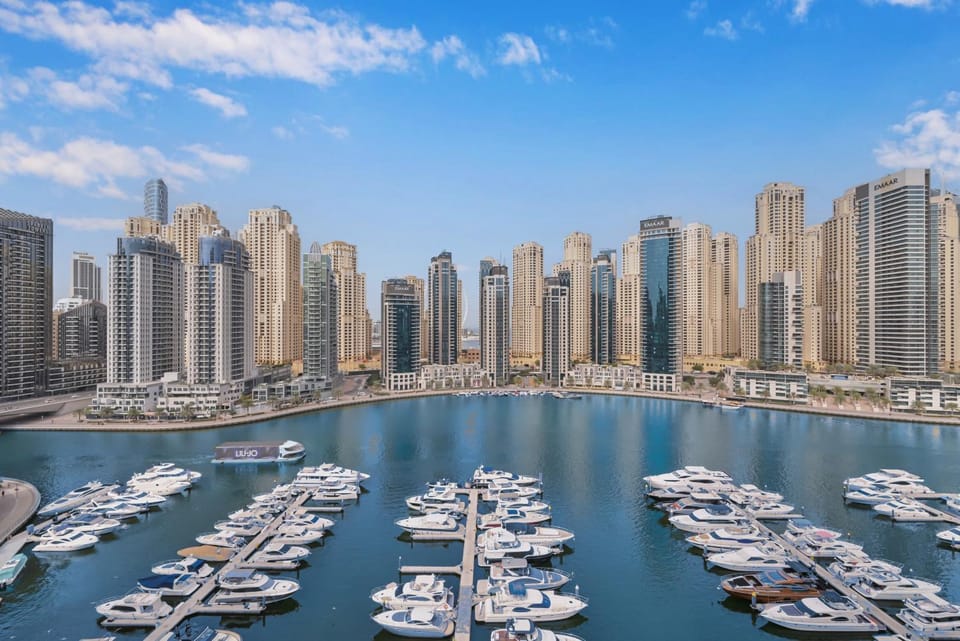 Property building, Nearby landmark, Day, Natural landscape, Activities, City view, Lake view, River view, Sea view
