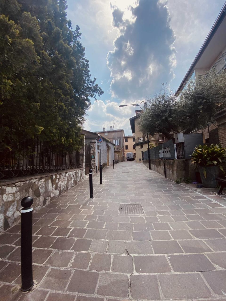 Neighbourhood, Street view