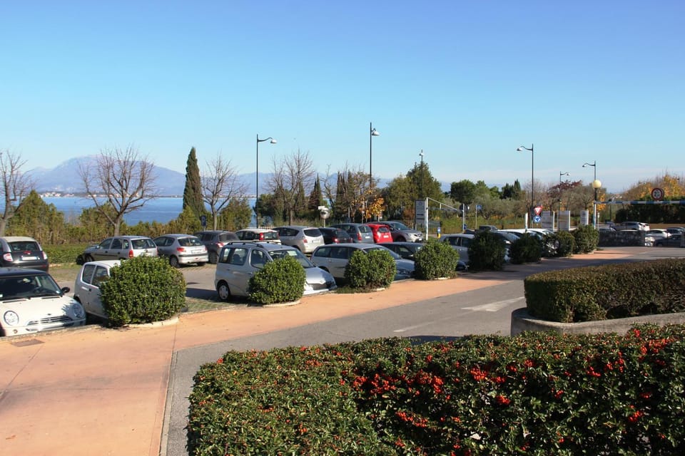 Neighbourhood, Parking