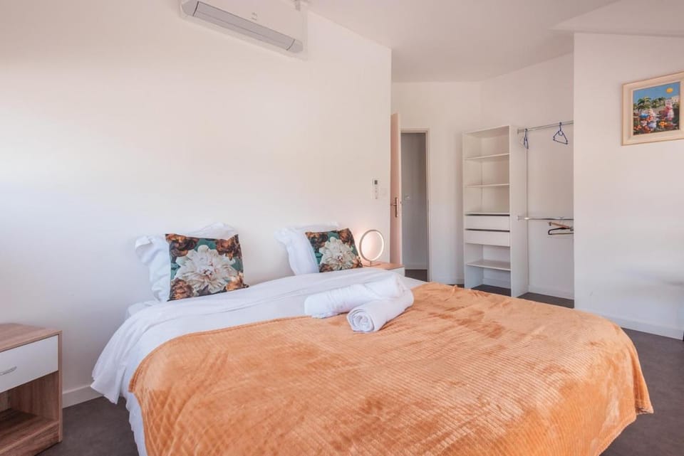 Gîte de la Ruche - 15 personnes House in Auvergne-Rhône-Alpes