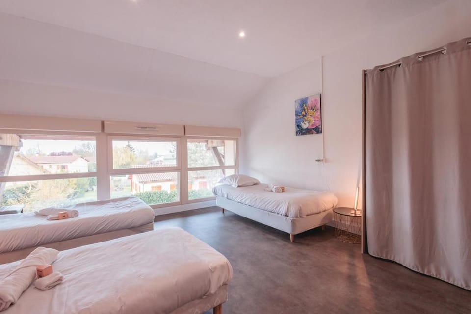 Gîte de la Ruche - 15 personnes House in Auvergne-Rhône-Alpes