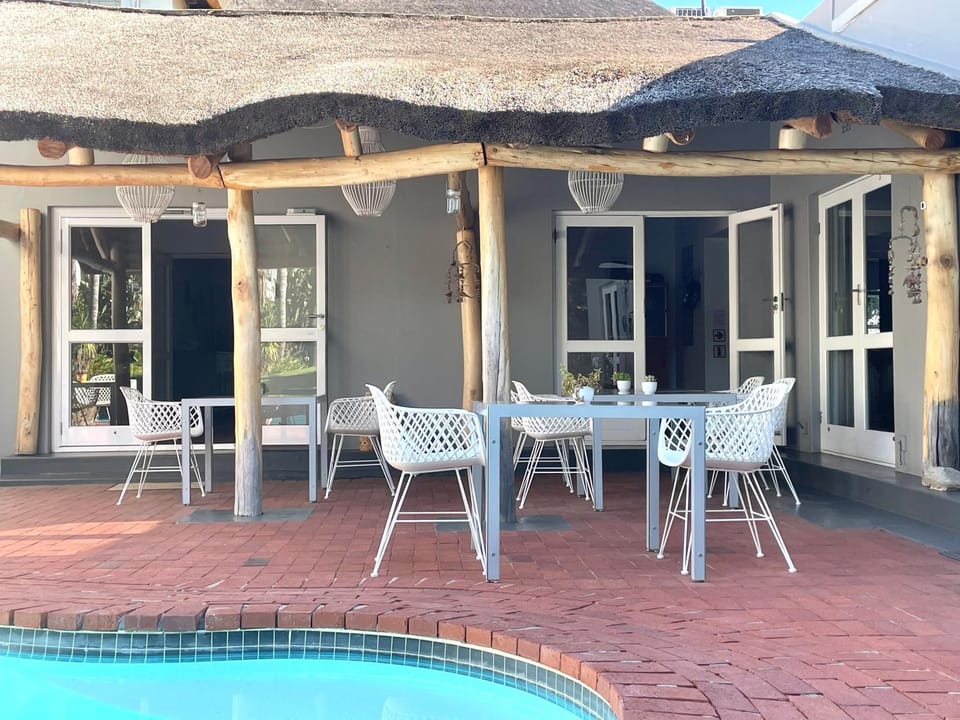 Property building, Patio, Balcony/Terrace, Dining area, Swimming pool