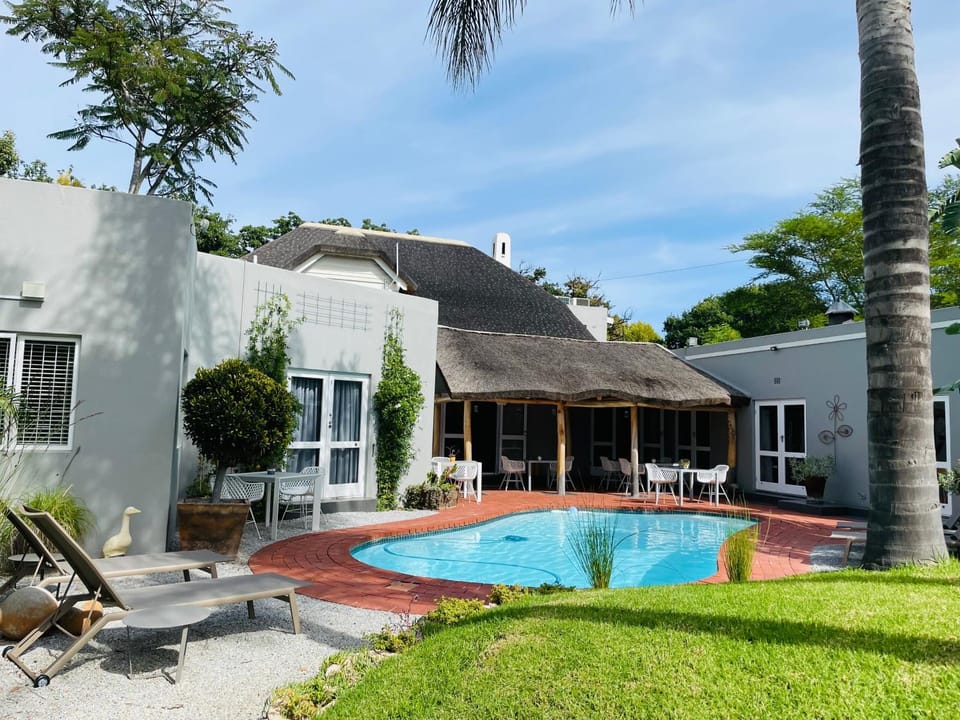 Property building, Patio, Garden, Pool view, Swimming pool, sunbed