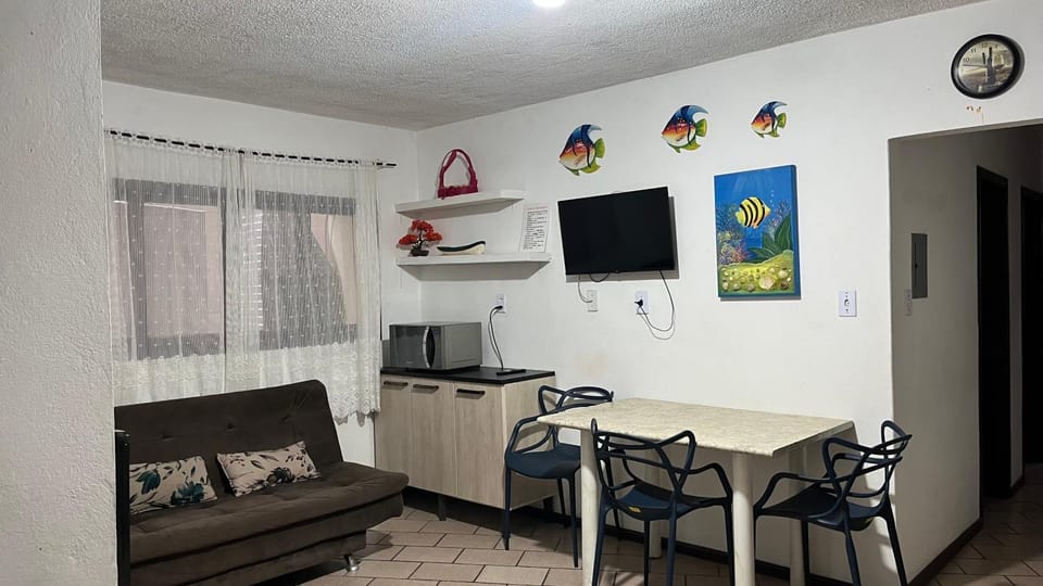 TV and multimedia, Seating area, Dining area