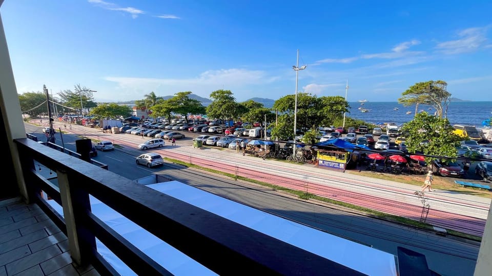 Day, Neighbourhood, Natural landscape, Sea view, Location, Parking