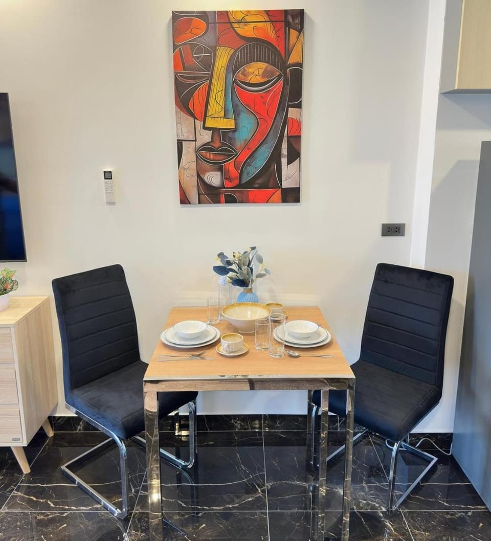 Seating area, Dining area