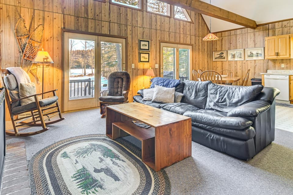 Private Lakefront & Boat Launch! Maine Family Home House in Woodstock