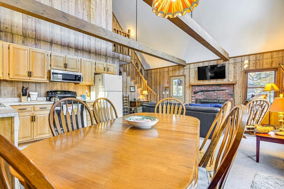 Private Lakefront & Boat Launch! Maine Family Home House in Woodstock