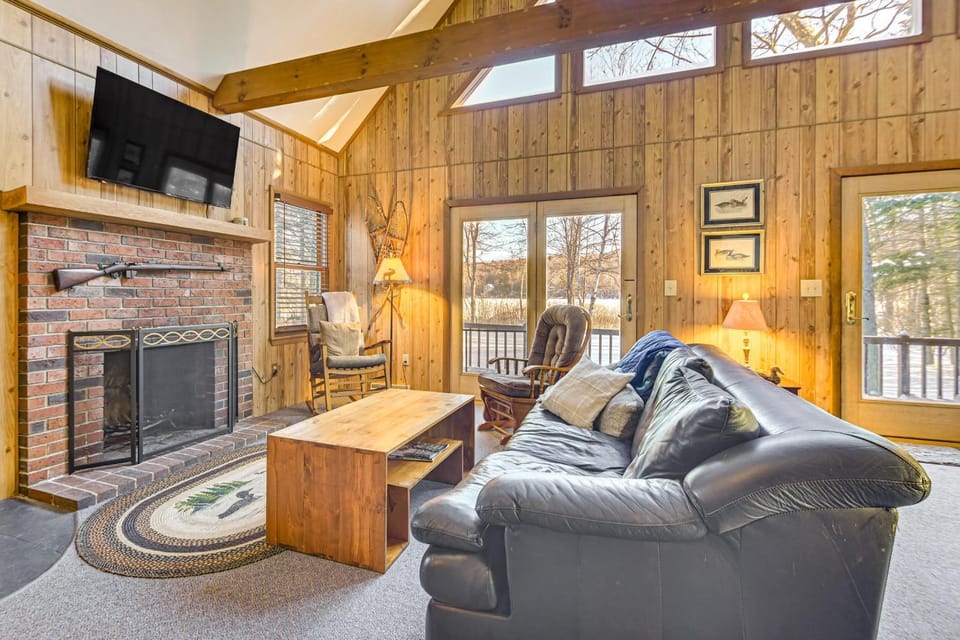 Private Lakefront & Boat Launch! Maine Family Home House in Woodstock