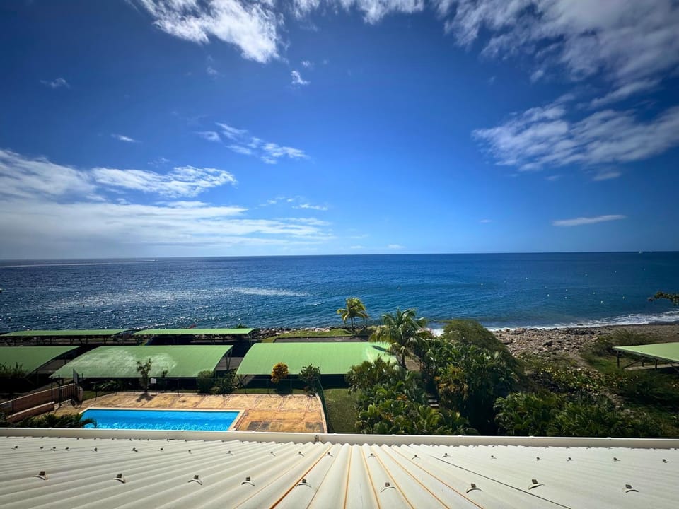 Pool view, Sea view