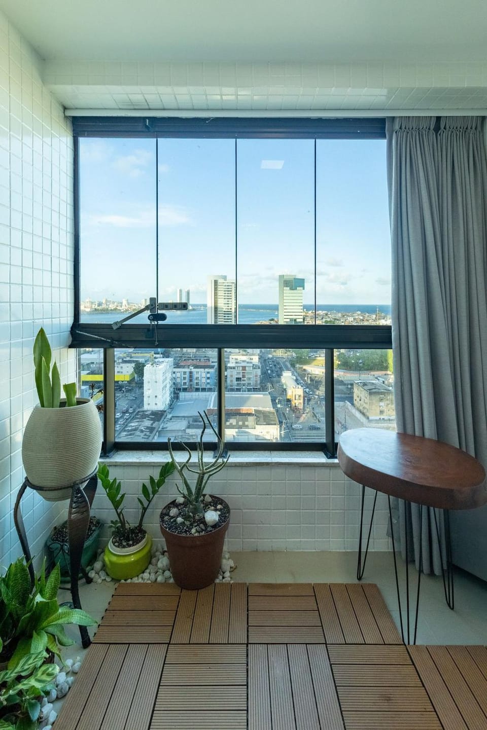 Living room, City view, Sea view