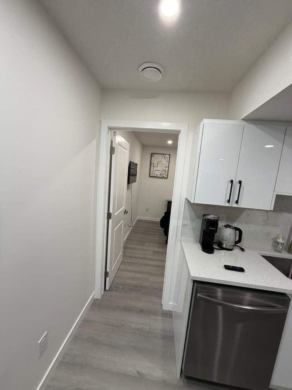 Brand New 1 Bedroom Basement Suite in Southwest Apartment in Edmonton
