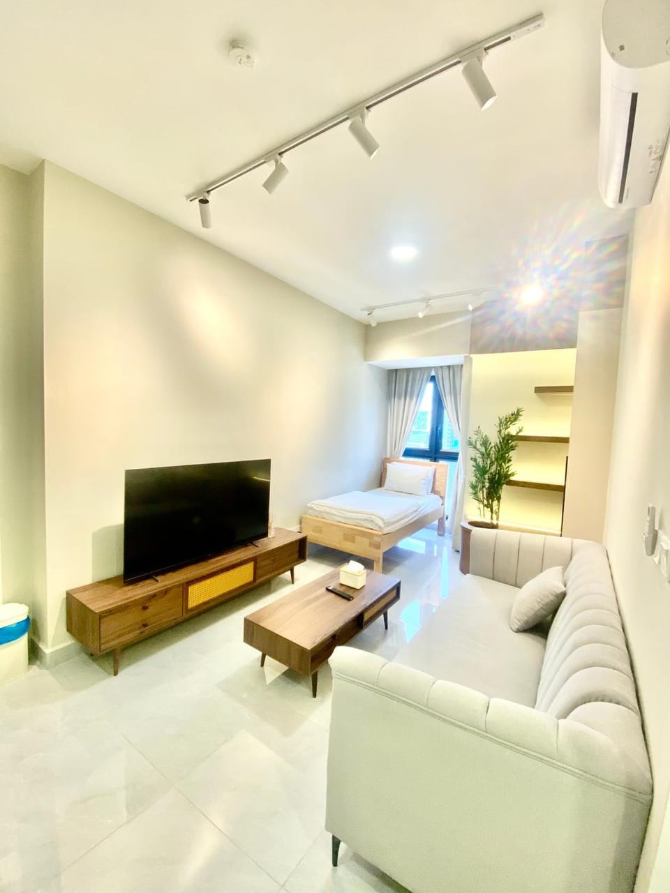 TV and multimedia, Living room, Seating area, Evening entertainment