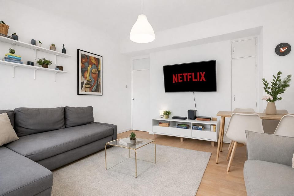 Communal lounge/ TV room, TV and multimedia, Living room, Seating area, Dining area, Evening entertainment