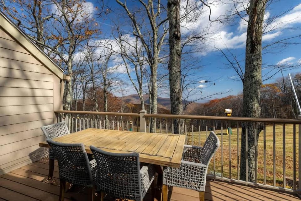 Your Ski-In and Ski-Out Wintergreen Escape House in Massies Mill