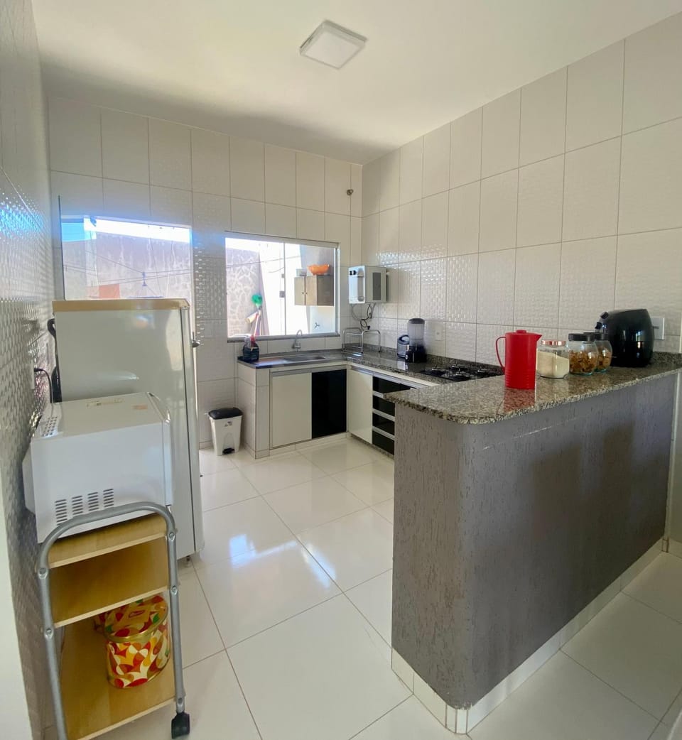 Coffee/tea facilities, Kitchen or kitchenette, stove