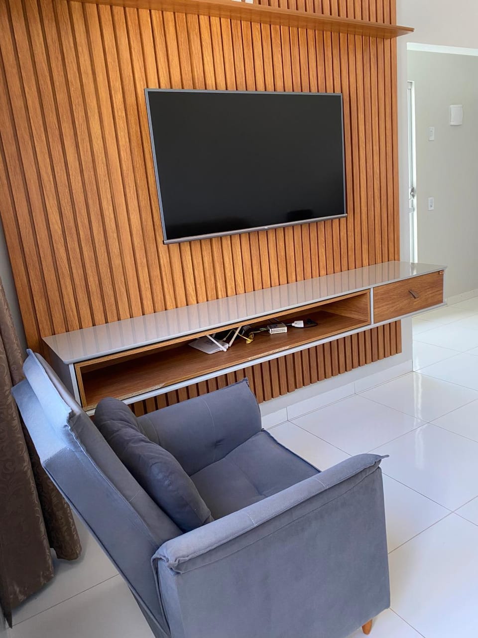 TV and multimedia, Living room, Evening entertainment