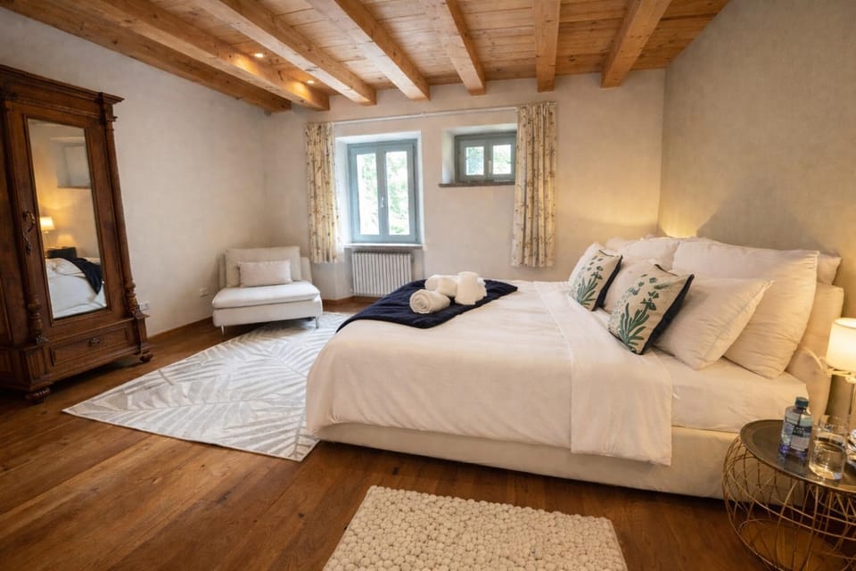 Bed, Bedroom, towels, wardrobe