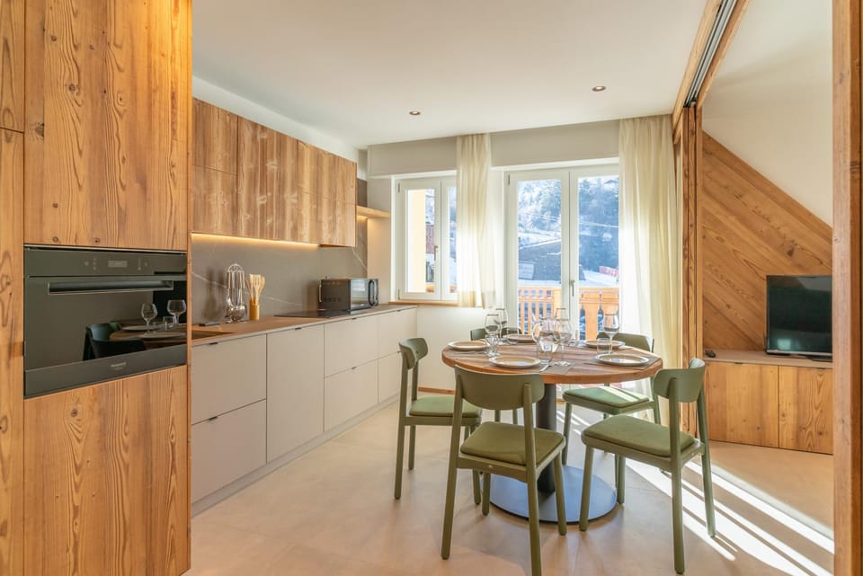 TV and multimedia, Kitchen or kitchenette, Dining area