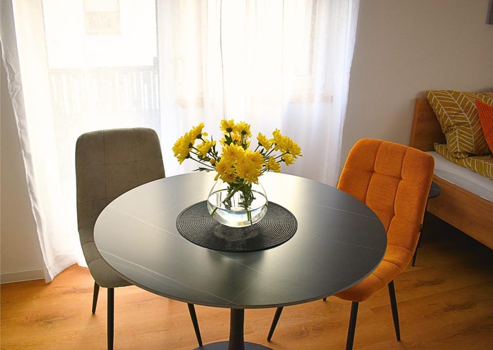 Living room, Photo of the whole room, Dining area