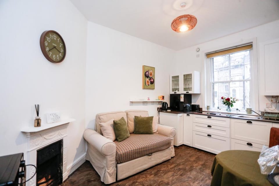 Kitchen or kitchenette, Living room, Seating area