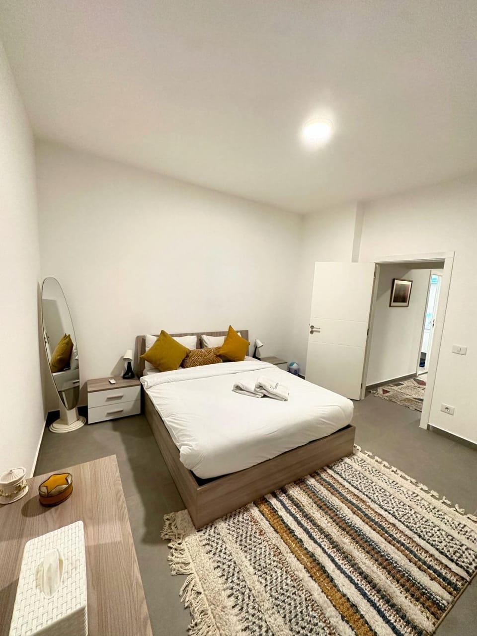 Bed, Photo of the whole room, Bedroom, towels