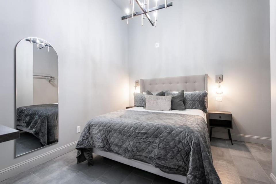 Hollyhock Suite 403 Apartment in Jefferson County