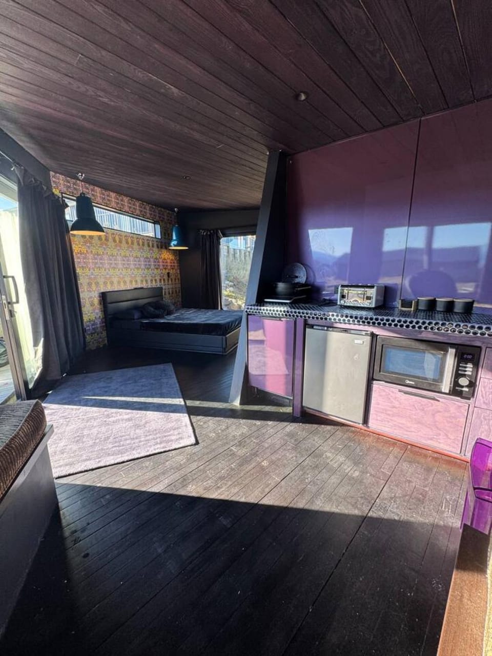 Gucci Gorgeous Designer Studio Mountain and Lake views Apartment in Wanaka