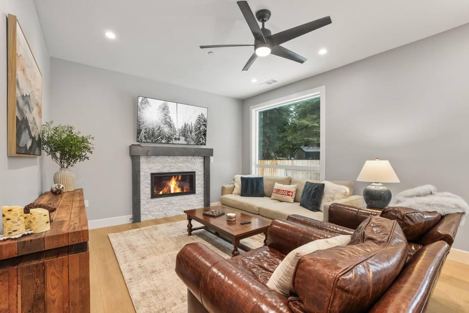 Tahoe Toasty - 3 Bedrm in City of South Lake Tahoe House in South Lake Tahoe