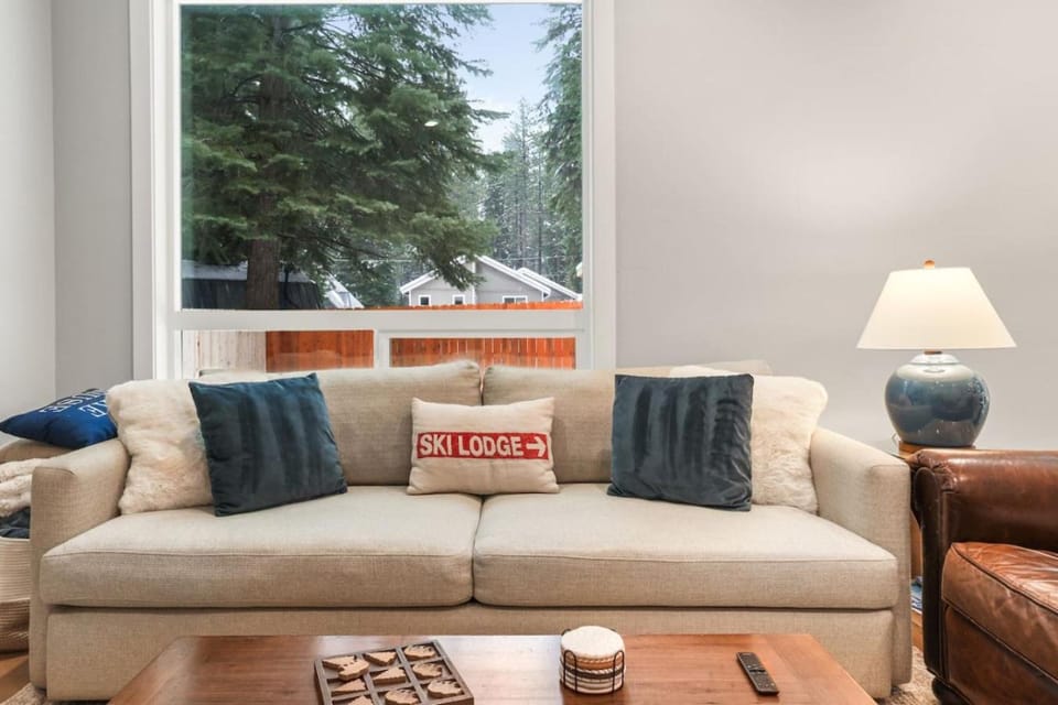Tahoe Toasty - 3 Bedrm in City of South Lake Tahoe House in South Lake Tahoe