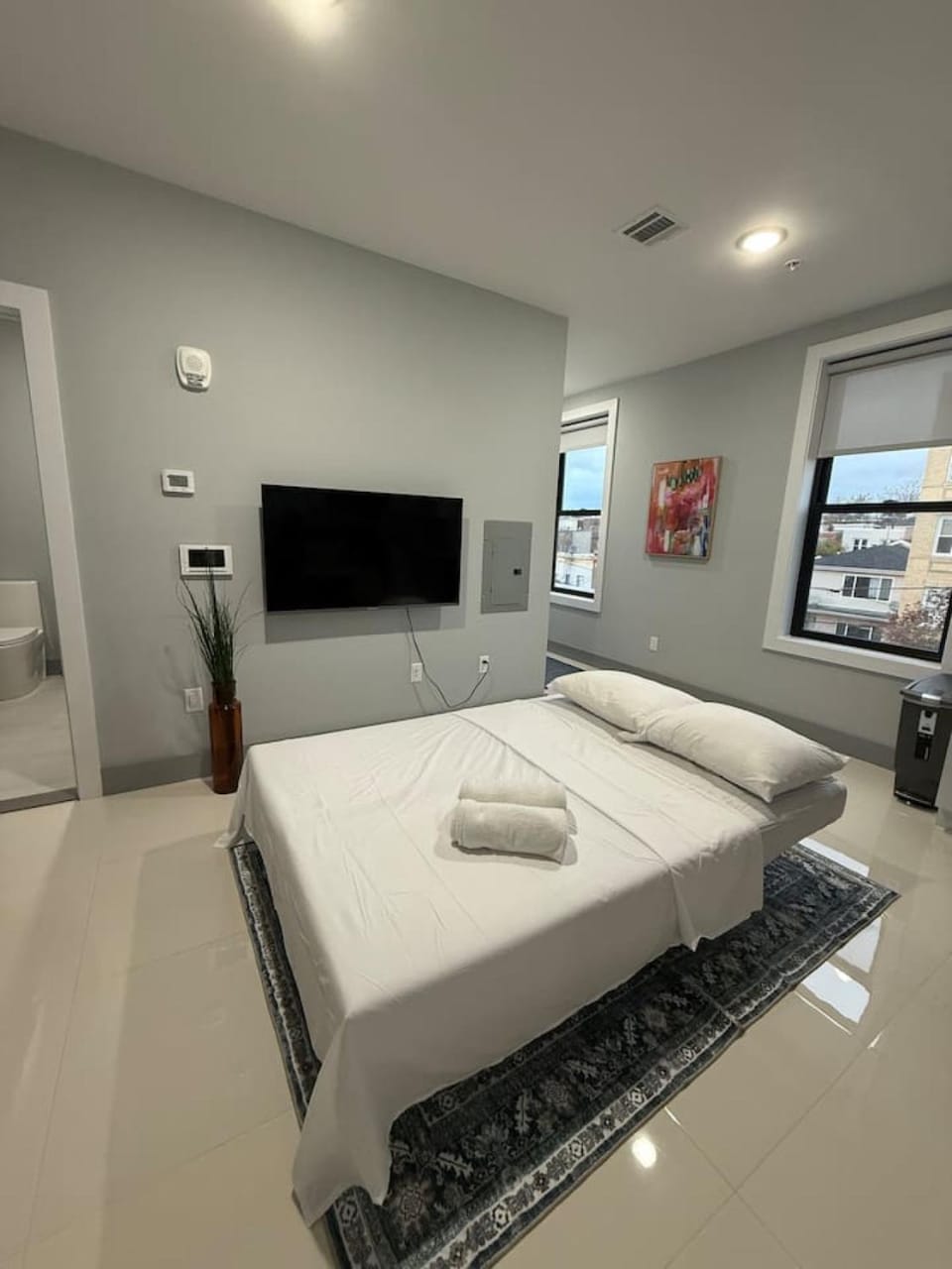 Stylish Two Bedroom Apartment with Free Indoor Parking Apartment in North Bergen